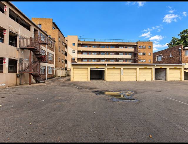 2 BEDROOM FLAT FOR SALE IN VEREENIGING CENTRAL